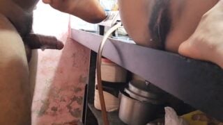 १८ साल की कामवाली लड़की की चुदाई रसोई घर में
