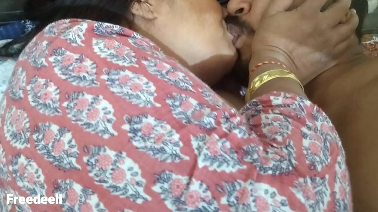 भाभी ने देवर को दिखाया कैसे चुदाई करते हैं - Hindi xxx club