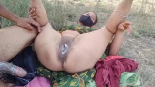 देहाती पूनम भाभी की चूत सेक्स लवर साथ खेत में नंगी
